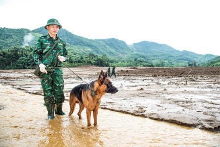 Tự hào người con của bản làm cán bộ Biên phòng